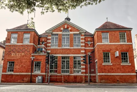 Sleep Hotel Отели рядом с достопримечательностью «High Salvington Windmill»