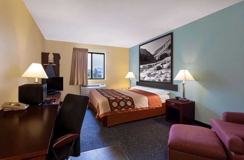 Super 8 by Wyndham Helena