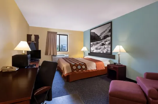 Super 8 by Wyndham Helena