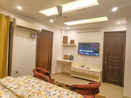 BnBBuddy Stupendous Home In Shalimar Bagh