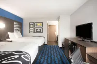 La Quinta Inn by Wyndham St. Louis Hazelwood - Airport North Hotels in Elsah