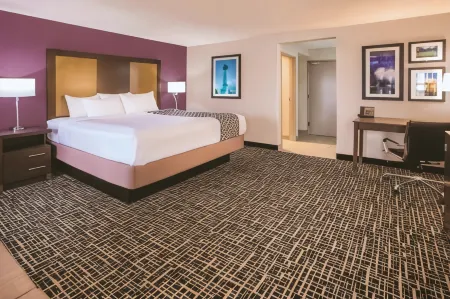 La Quinta Inn & Suites by Wyndham Cincinnati NE - Mason