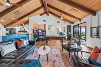 Sprawling Hilltop Retreat-Pool, Spa, Event-Ready!