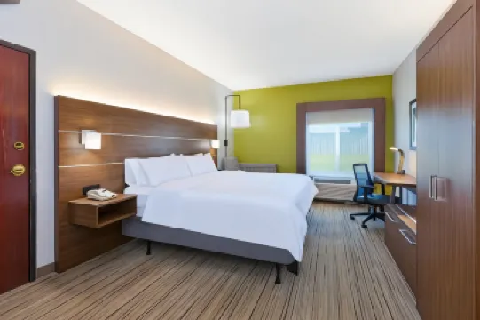 Holiday Inn Express & Suites THREE RIVERS by IHG Hotels in Three Rivers