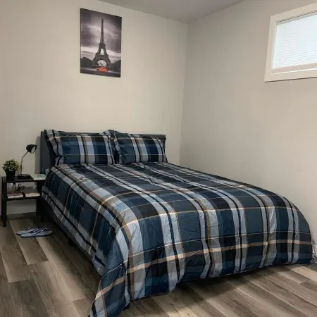Guest Suite in Regina - Queen Bed