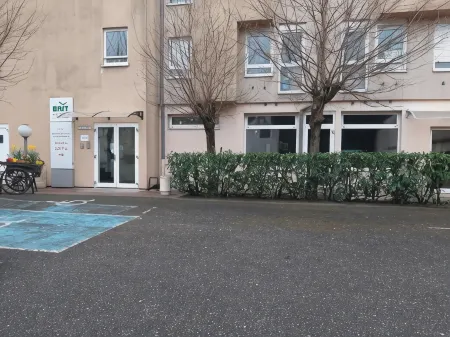 Brit Hotel Mulhouse Centre Отели рядом с достопримечательностью «Cité de l'Automobile»