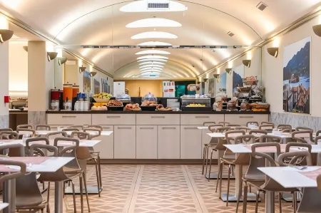 Crystal Hotel Varese Отели рядом с достопримечательностью «Stazione di Varese»