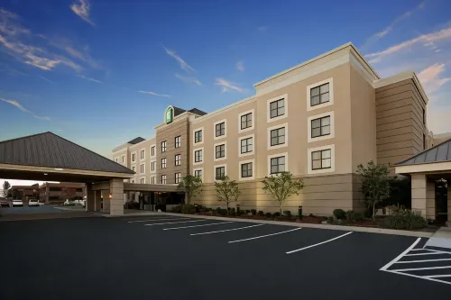 Embassy Suites by Hilton Cleveland Beachwood Hotels in Beachwood