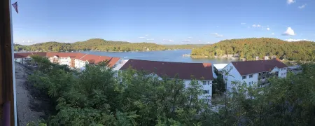 Lakeview Luxury: Stunning 2 Bed, 2 Bath Condo with Breathtaking Lake Views