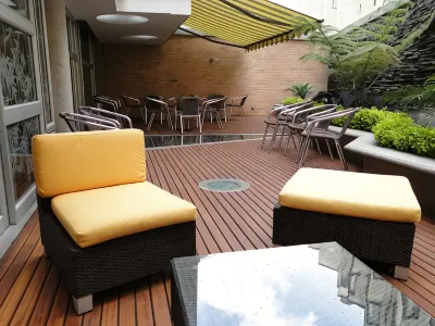 Estelar Apartamentos Aeropuerto Bogotá Отели в г. Теусакильо