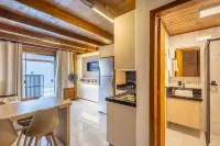 Comfortable and Sophisticated Accommodations Just Minutes From the Beach - VIL