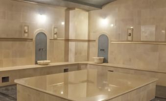 Artis Plaza Hotel - Housity