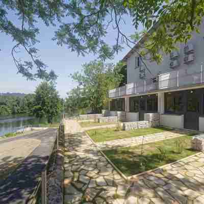 Inter-Hôtel du Lac Hotel Exterior