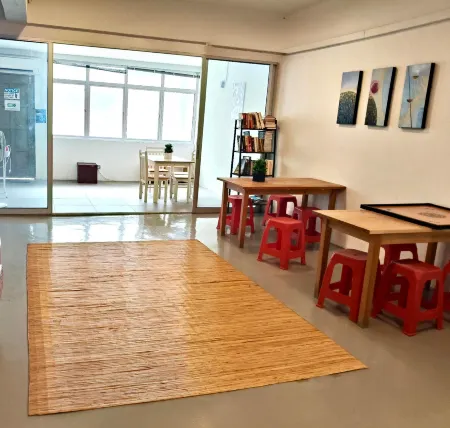 Sunset Homestay - Backpacker Hostel Self Checkin Отели рядом с достопримечательностью «New Sarawak State Legislative Assembly Bldg»