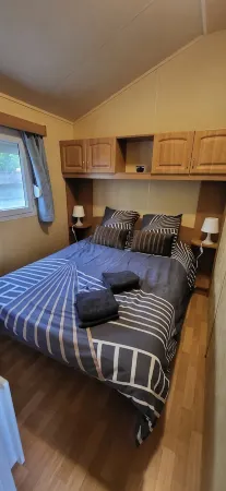 Très Bien Situé le Mobil Home se Trouve à Proximité du lac Dardres Отели рядом с достопримечательностью «Field of the Cloth of Gold / Camp du Drap d'Or (7-24 June 1520)»
