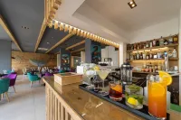 Oasis White Hotel - bars