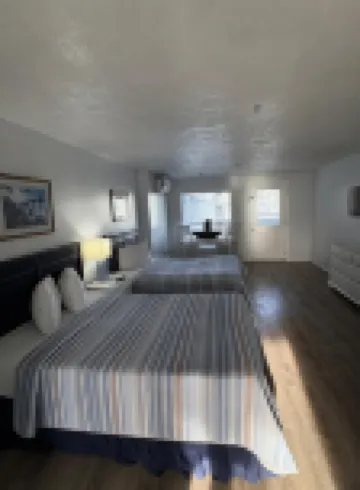 The Grand Beach Inn