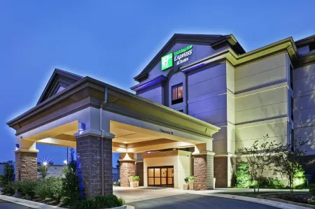 Holiday Inn Express & Suites DURANT by IHG