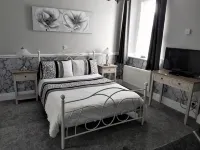 Oakover Guest House - parking