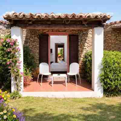 Hotel Resort & Spa Baia Caddinas Hotel Exterior