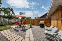 Charming bungalow minutes away from the BEACH, local restaurants & shops. - Bungalows