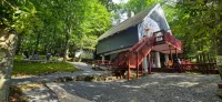 Blue Ridge Mountains Cabin • Mountain Bike Storage • Firepit • Outdoor Theater