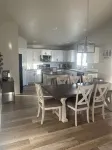 Spacious 4 bedroom 2 bath home in Nampa sleeps 10