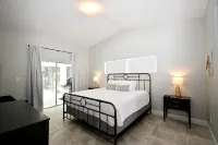 Greater Groves - 5 Bedrooms House w/Pool-5202GG Home by RedAwning