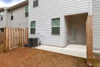 A Traveler’s dream; Private Townhome 15min to Airport in peaceful Union City