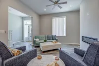 Musketeer Manor ~ 5 bedrooms & 4.5 baths off street parking & central location!! - Holiday bungalows