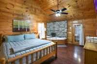 Helen Mountaintop Couples Retreat~Hot Tub~Sauna~King Bed~Pool Table - Chalets