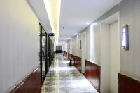 Home Inn Baiyun Hotel (Nanyang Station)