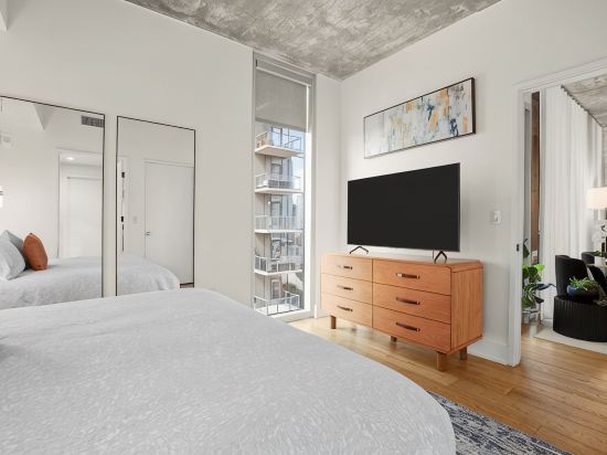 Stylish 2Br, Rooftop Pool, Gym + Lady Bird Lake