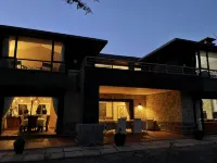 Nyikani House – Safari Stay with Mt. Kenya Views โรงแรมใน