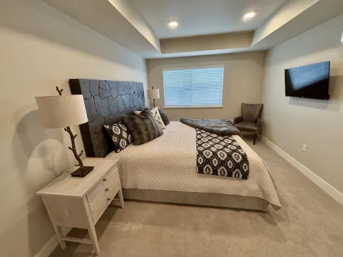 Mountain views condo with coffee/restaurant on first floor - Wifi