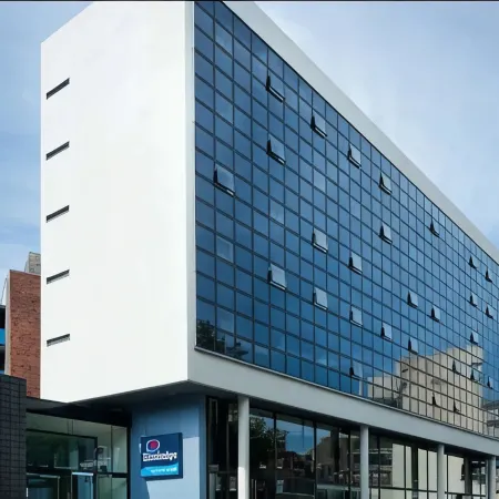Travelodge Liverpool Central Exchange Street Отели рядом с достопримечательностью «Королевское здание Ливерпуля»