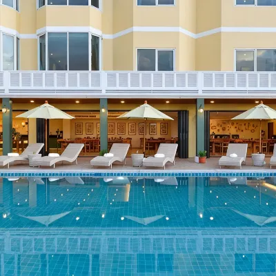 The Raintree Hotel Chiang Mai Отели рядом с достопримечательностью «Академия Dara»