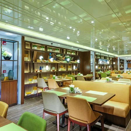 Hampton by Hilton Shenzhen Bantian Отели рядом с достопримечательностью «Штаб-квартира компании Huawei»