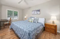 Beautiful Summer getaway near lake, hiking, and more! Clean and comfortable! - 4-Star
