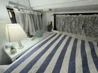 Vintage Vibes: Quaint Camper Escape - Homestays