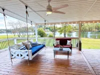 Charming 4-bedroom lake house a stone's throw from beautiful Lake Sinclair