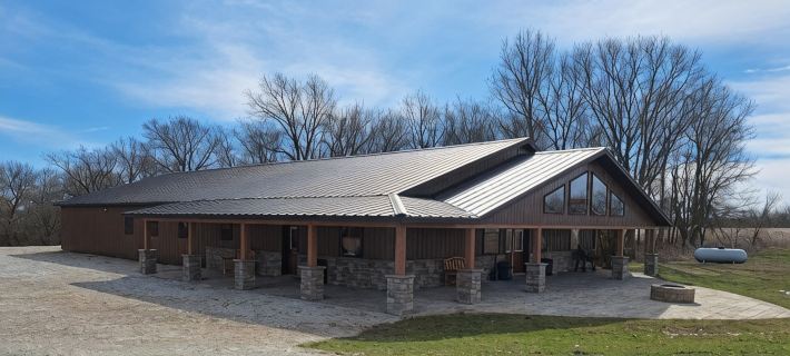 Lost Branch Lodge. Complete Exterior Remodel, Spring 2026! Hotels in Adair County