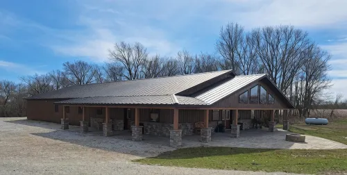 Lost Branch Lodge. Complete Exterior Remodel, Spring 2026! - Homestays