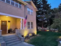 The Vinson HouseHistoric 5 bedroom 2 bath ranch house