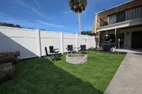 Wall Street Retreat - Modern , Luxury, Near Beach! - 3-Star