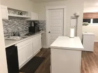 Stylish 1BR unit in Bedford, only 15 min to downtown Halifax. Near shopping area - Bungalows