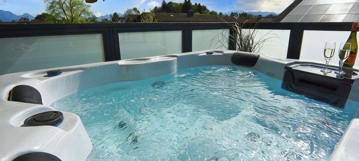 Penthouse suite with romantic whirlpool in privacy. Ideal for couples Hotels in Rosenheim