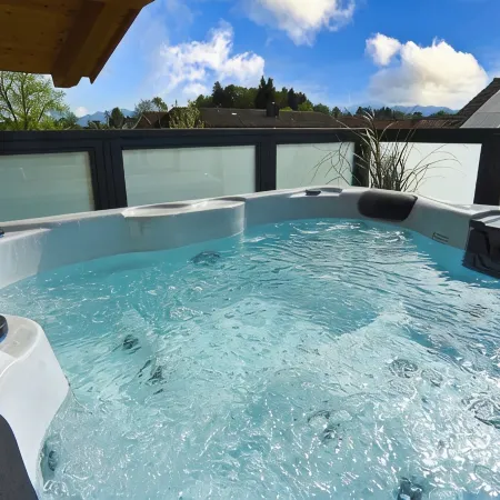 Penthouse suite with romantic whirlpool in privacy. Ideal for couples