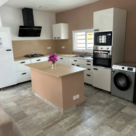Théa, 3 bedrooms with all comforts Heated swimming pool