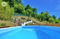 Vacation home with hillside view and pool - Private Pools